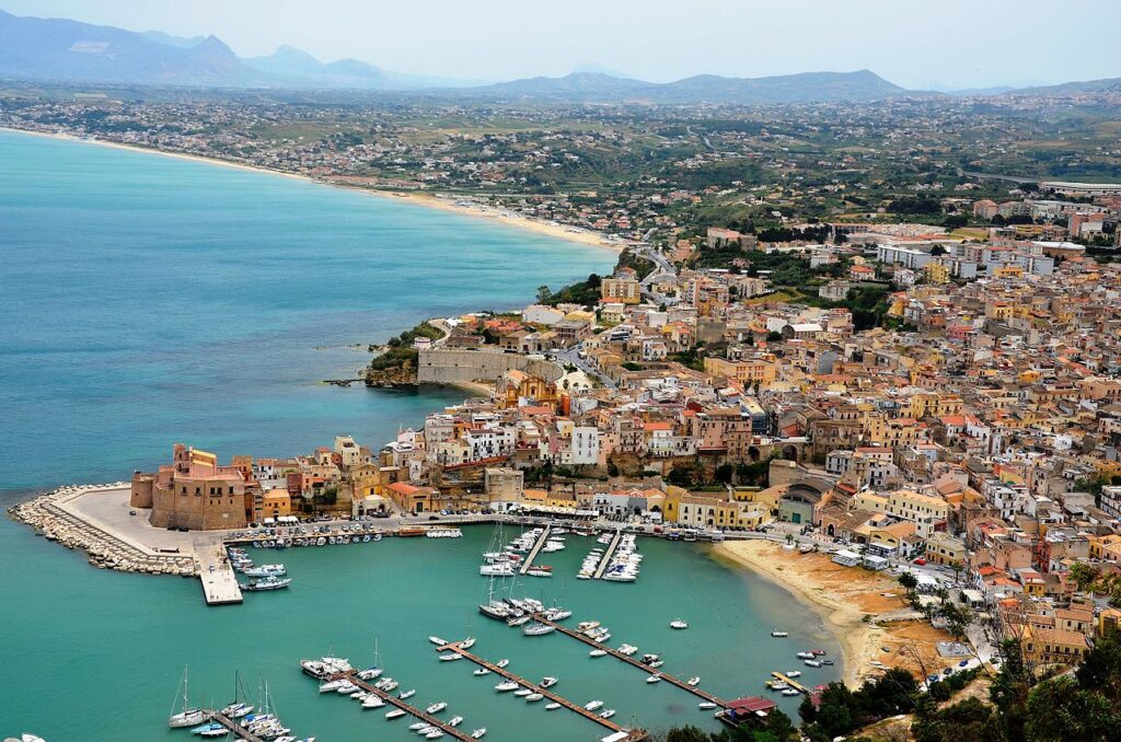 Castellammare del Golfo, visitabule alloggaindo da Baglio Cappello e da Curù