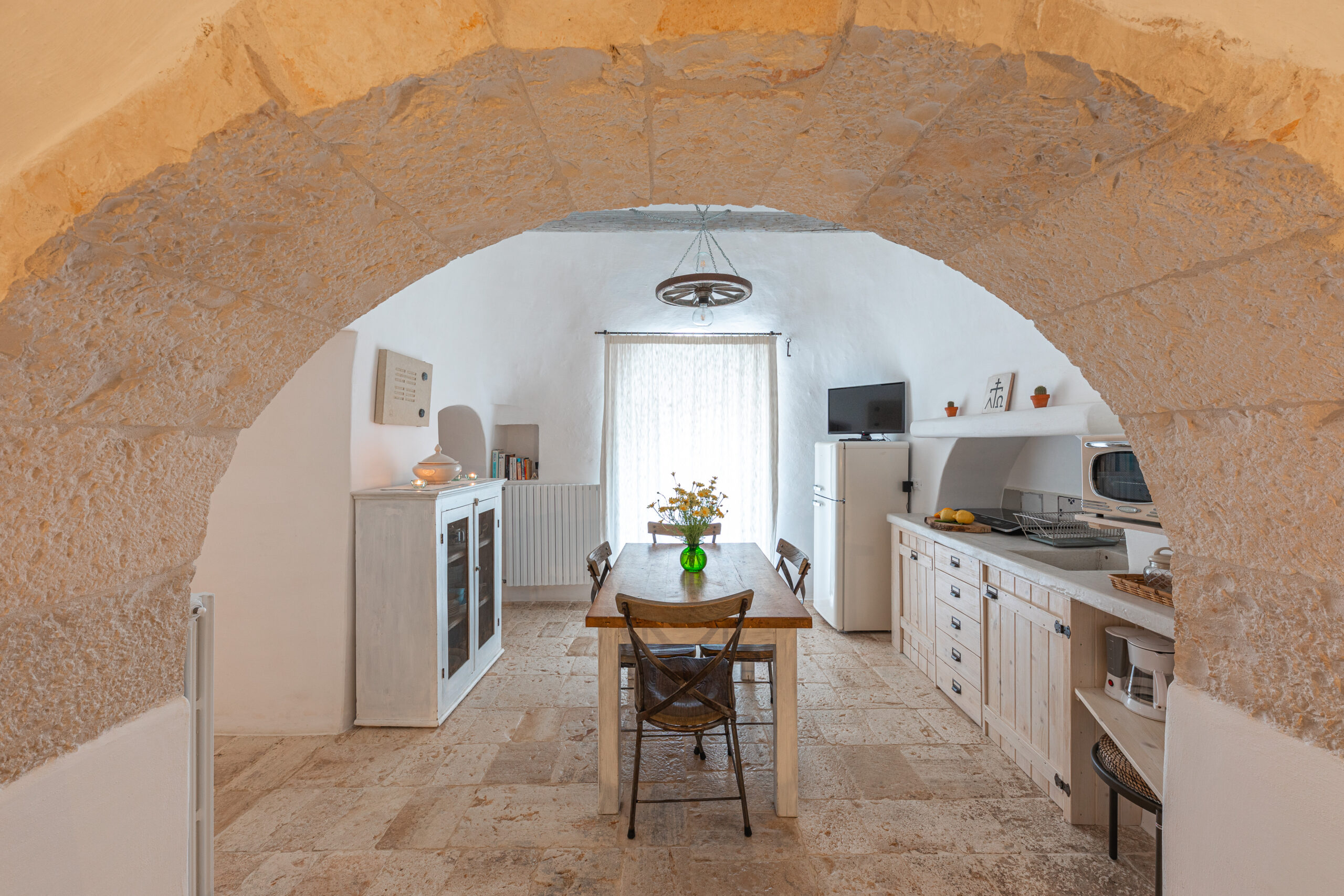 Trullo_Arancio_ISetteConi_cucina_soggiorno_05